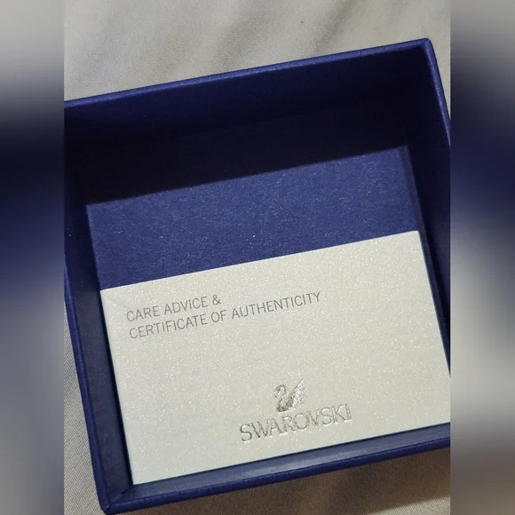 Swarovski Rhodium Plated Crystal Nirvana Purple Velvet Ring Size 7 - Picture 9 of 13